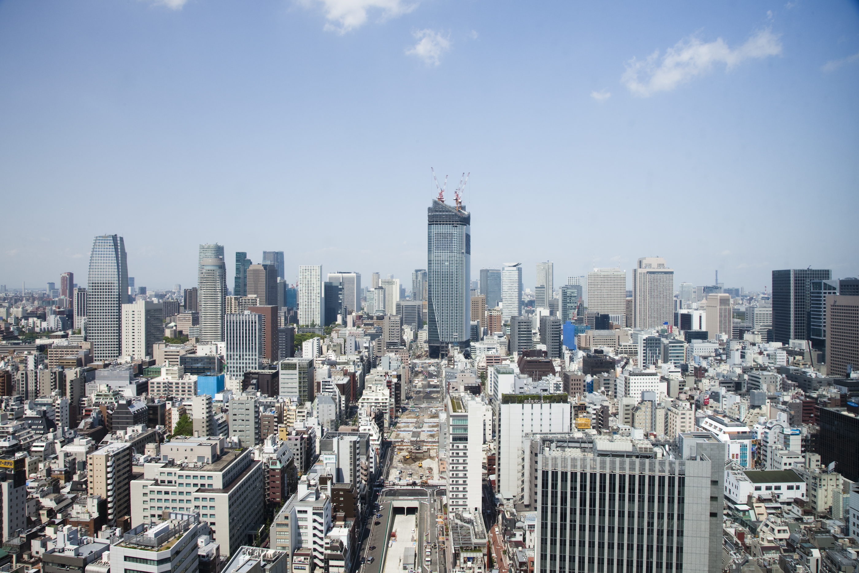 Tokyo living. Токио высотки. Токио небоскребы. Окраины Токио небоскребы. Небоскрёб Мори Токио.
